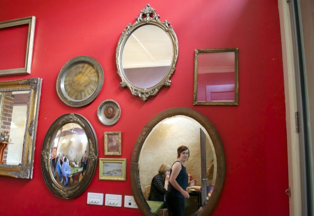 Cafe Go Mirrors, Anna Kosmanovski